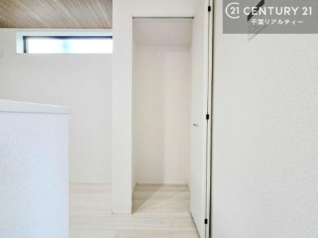 ���[ ���[�X�y�[�X����������Ă���̂ŁA�G�ߕ����̓��������������܂�A���p���̍�����Ԃł��B