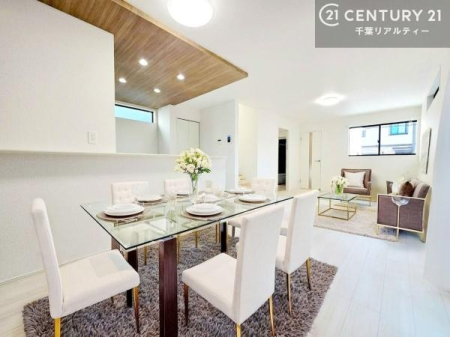 ���r���O �Ƌ��CG�p�[�X�ł��B��؂ȉƑ����W�܂邩�炱��LDK�ɂ͂�����肽���B
�q�����������C�ɏ΂��Ȃ��瑖�����Ă���p�����������u�L���Ƃɂ��ėǂ������v�Ǝv���u�Ԃł��B