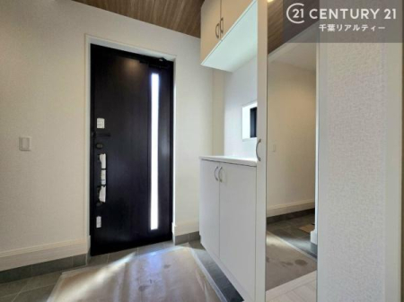 ���� �V���[�Y�{�b�N�X�t���Ȃ̂ŁA���ւ��Еt�����|�������₷���ł��I
�X�b�L���������ւŌ˂��J�����u�ԁA�������̂���S�n������Ԃ��o�}���Ă���܂��B