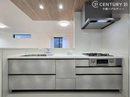 �L�b�`�� ��l�C�̑Ζʎ��V�X�e���L�b�`�����̗p���Ă��܂��I���Ƒ��̃R�~���j�P�[�V���������R�Ƒ�����݌v�ł��B
���q�l�ɂ��ڂ��͂��̂Ŋ������ł��ˁB�L�X�g���ĉ��K�ɍ�Ƃ��i�݂܂��B