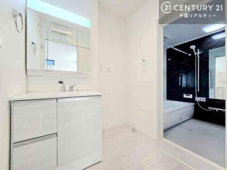 ���ʑ�E���ʏ� �O�ʋ��d�l�̐��ʏ��́A�g�����Ȃ݂����₷������I���͎��[�ɂȂ��Ă��܂��B�h���C���[�₨���ϓ����Еt������̂Ő��ʑ������X�b�L���ƌ����邱�Ƃ��o���܂��I