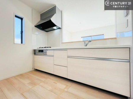 �L�b�`�� �y���d�l�z��l�C�̑Ζʎ��V�X�e���L�b�`�����̗p���Ă��܂��I���Ƒ��̃R�~���j�P�[�V���������R�Ƒ�����݌v�ł��B
���q�l�ɂ��ڂ��͂��̂Ŋ������ł��ˁB�L�X�g���ĉ��K�ɍ�Ƃ��i�݂܂��B