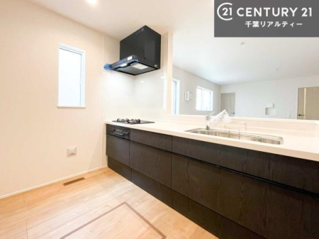 �L�b�`�� ��l�C�̑Ζʎ��V�X�e���L�b�`�����̗p���Ă��܂��I���Ƒ��̃R�~���j�P�[�V���������R�Ƒ�����݌v�ł��B
���q�l�ɂ��ڂ��͂��̂Ŋ������ł��ˁB�L�X�g���ĉ��K�ɍ�Ƃ��i�݂܂��B