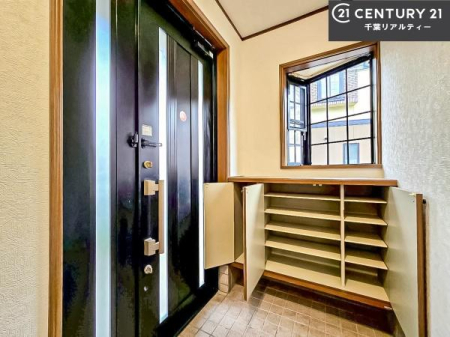 ���� �V���[�Y�{�b�N�X�t���Ȃ̂ŁA���ւ��Еt�����|�������₷���ł��I
�X�b�L���������ւŌ˂��J�����u�ԁA�������̂���S�n������Ԃ��o�}���Ă���܂��B
