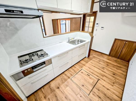 �L�b�`�� ��Ƃ肠�钲���X�y�[�X�ō�Ƃ����₷�����K�ȃL�b�`���ł��I
���q�l�ƈꏏ�ɂ��َq������y���߂�L�X�X�y�[�X�ł��B�y�����������ԂɂȂ肻���ł��ˁI