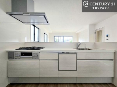 �L�b�`�� ��l�C�̑Ζʎ��V�X�e���L�b�`�����̗p���Ă��܂��I���Ƒ��̃R�~���j�P�[�V���������R�Ƒ�����݌v�ł��B
���q�l�ɂ��ڂ��͂��̂Ŋ������ł��ˁB�L�X�g���ĉ��K�ɍ�Ƃ��i�݂܂��B