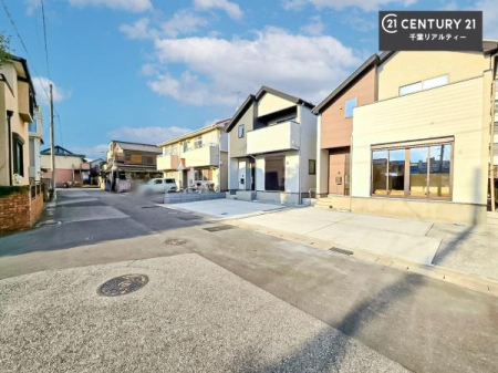 �O�ʓ��H�܂ތ��n�ʐ^ �X�[�p�[��R���r�j�A����{�݂����낤��炵�₷�����B
��������ʊw�ɕ֗��Ȃ����łȂ��A�������߂��A�Ƒ��݂�Ȃ����S���ĉ߂�������ӊ��������Ă��܂��B���X�̐����������K�ɁA�L���ɍL����܂��B