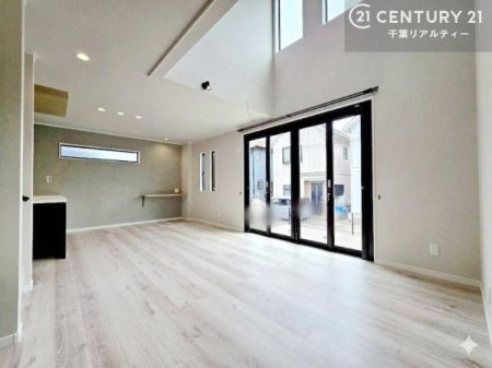 ���r���O �D�����z���܂肪���r���O����ł���ċ��S�n�̗ǂ���Ԃ����o���Ă���܂��I
���났�̎��Ԃ��߂����܂��I