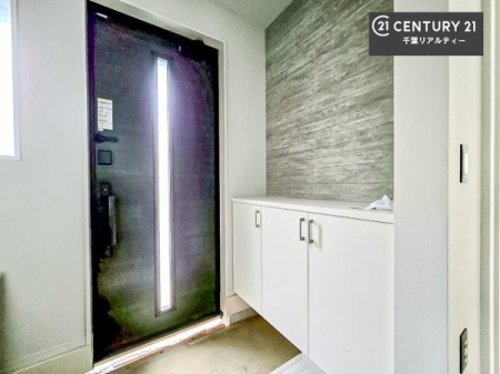 ���� �V���[�Y�{�b�N�X�t���Ȃ̂ŁA���ւ��Еt�����|�������₷���ł��I
�X�b�L���������ւŌ˂��J�����u�ԁA�������̂���S�n������Ԃ��o�}���Ă���܂��B