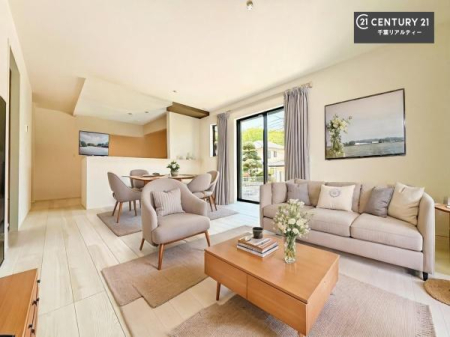 ���r���O �Ƌ��CG�p�[�X�ł��B�傫�ȑ����炽���Ղ�̗z���������閾�邢���r���O�B�J�����̂��郊�r���O�ŉƑ��c���̂��났�̎��Ԃ��߂����܂��I