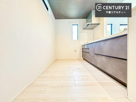 �L�b�`�� ��Ƃ肠�钲���X�y�[�X�ō�Ƃ����₷�����K�ȃL�b�`���ł��I
���q�l�ƈꏏ�ɂ��َq������y���߂�L�X�X�y�[�X�ł��B�y�����������ԂɂȂ肻���ł��ˁI