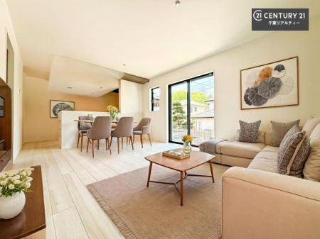 ���r���O �Ƌ��CG�p�[�X�ł��B�傫�ȑ����炽���Ղ�̗z���������閾�邢���r���O�B�J�����̂��郊�r���O�ŉƑ��c���̂��났�̎��Ԃ��߂����܂��I