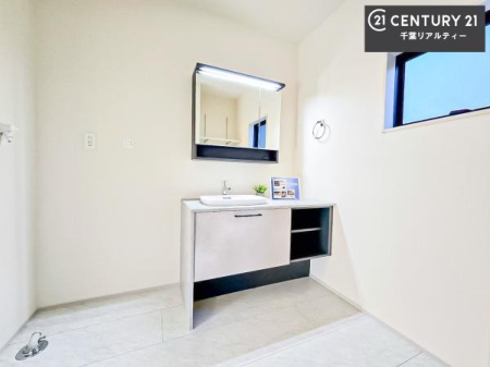 ���ʑ�E���ʏ� �V���v���ȃI�[�v���^�C�v�̐��ʑ�́A������ꂪ���₷�������Ȋ���ۂ��Ƃ��ł��ċC�����悭���g�����������܂��I�f�U�C���������肿����Ƃ����C���e���A��u���Ă������Ɏd�グ�邱�Ƃ��\�ł��I