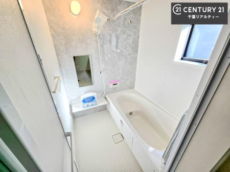 ���� ������Ƃ����������̂���o�X���[���I���K�ȃo�X�^�C��������܂��I
1���̔�����������Ɩ����Ă����f�G�ȃ����N�[�[�V������ԂɂȂ肻���ł��ˁB