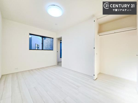 �q������ ���[�X�y�[�X�����Ă��܂��I�������X�b�L�����ڂ��鎖���ł��܂��ˁB
�Ƌ��I�΂Ȃ��V���v���ȃf�U�C���ׁ̈A�Ƌ��I�΂����C�ɓ���̋�ԍ�肪�ł������ł��ˁB