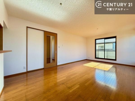 ���r���O �S�n�ǂ����r���O�͉Ƒ������R�ƏW�܂�܂��B�Ƒ��c�R�̎��Ԃ����������ł��B���Ƒ��ƁA����w�[���������Ԃ��߂��������ł��ˁB