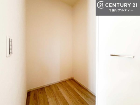 ���[ �E�H�[�N�C���N���[�[�b�g�t���ł��B��������̂��m���Ȃǂ����[���Ă��������ł��ˁI���ɂ���@�������ȂǋG�ߕ��̑傫�ȉƓd�����[�ł��܂��B