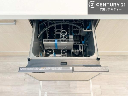 �L�b�`�� �H��@�t���̃L�b�`���ł��I�Z���������r��h�~�Ƃ��đ�ϊ��􂷂�֗��Ȏd�l�ł��I�r���g�C���Ȃ̂ŃL�b�`���̏ꏊ����炸�����X�y�[�X���L���g�����Ƃ��o���܂��I