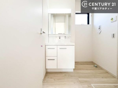 ���ʑ�E���ʏ� �O�ʋ��d�l�̐��ʏ��́A�g�����Ȃ݂����₷������I���͎��[�ɂȂ��Ă��܂��B�h���C���[�₨���ϓ����Еt������̂Ő��ʑ������X�b�L���ƌ����邱�Ƃ��o���܂��I