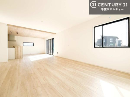 ���r���O �S�n�ǂ����r���O�͉Ƒ������R�ƏW�܂�܂��B�Ƒ��c�R�̎��Ԃ����������ł��B���Ƒ��ƁA����w�[���������Ԃ��߂��������ł��ˁB