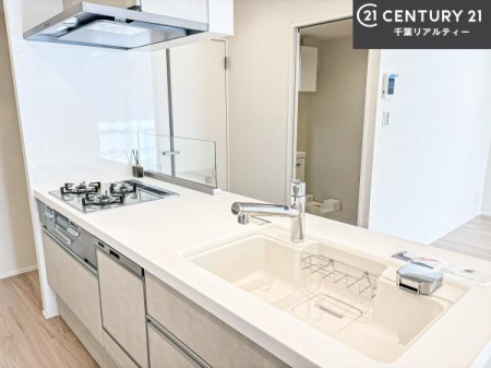 �L�b�`�� ��l�C�̑Ζʎ��V�X�e���L�b�`�����̗p���Ă��܂��I���Ƒ��̃R�~���j�P�[�V���������R�Ƒ�����݌v�ł��B
���q�l�ɂ��ڂ��͂��̂Ŋ������ł��ˁB�L�X�g���ĉ��K�ɍ�Ƃ��i�݂܂��B