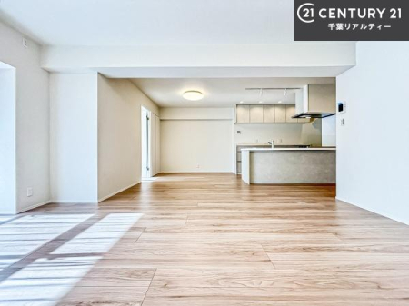 ���r���O �J�����̂���L�XLDK�I�\�t�@�[��_�C�j���O�e�[�u����u���Ă������ɂȂ�Ȃ��̂ŉ��K�ɉ߂����܂��I�R�~���j�P�[�V���������₷�����r���O�ł��I