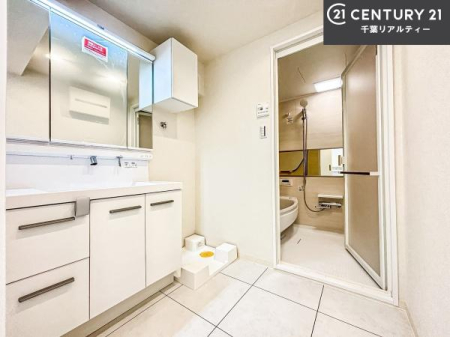 ���ʑ�E���ʏ� �O�ʋ��d�l�̐��ʏ��́A�g�����Ȃ݂����₷������I���͎��[�ɂȂ��Ă��܂��B�h���C���[�₨���ϓ����Еt������̂Ő��ʑ������X�b�L���ƌ����邱�Ƃ��o���܂��I