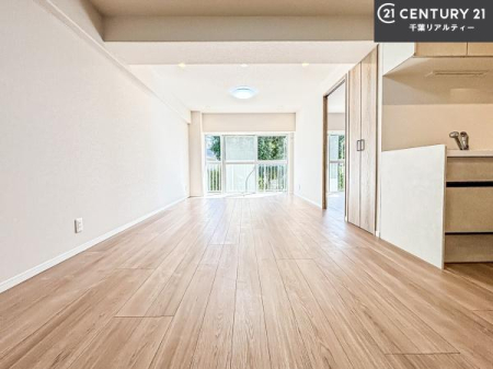 ���r���O �J�����̂���L�XLDK�I�\�t�@�[��_�C�j���O�e�[�u����u���Ă������ɂȂ�Ȃ��̂ŉ��K�ɉ߂����܂��I�R�~���j�P�[�V���������₷�����r���O�ł��I