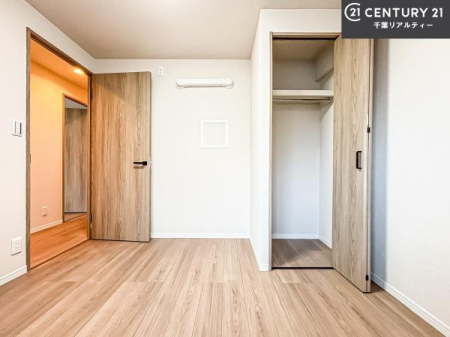 �Q�� �D���������������ޗm���́A���̖ڊo�߂��C�������ǂ������ł��ˁB���������Ԃ��������Ɖ߂������Ƃ��ł��܂��B�D�����F�����̃t���[�����O���ǂ�ȉƋ�ɂ��}�b�`���܂��I