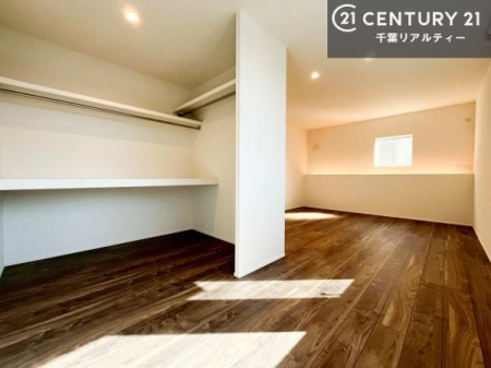 �Q�� ���[�X�y�[�X�����Ă��܂��I�������X�b�L�����ڂ��鎖���ł��܂��ˁB
�Ƌ��I�΂Ȃ��V���v���ȃf�U�C���ׁ̈A�Ƌ��I�΂����C�ɓ���̋�ԍ�肪�ł������ł��ˁB