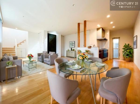 ���r���O �Ƌ��CG�p�[�X�ł��B�J�����̂���L�XLDK�I�\�t�@�[��_�C�j���O�e�[�u����u���Ă������ɂȂ�Ȃ��̂ŉ��K�ɉ߂����܂��I�R�~���j�P�[�V���������₷�����r���O�ł��I