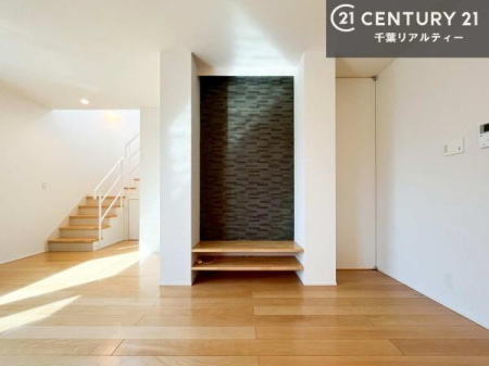 ���r���O LDK�́A�L�b�`�����烊�r���O�܂Ŏ������ʂ�A�Ƒ��Ƃ̉�b���e�ރR�~���j�P�[�V������ԁB�݂�Ȃňꏏ�ɉ߂������Ԃ����R�ɑ����܂��B