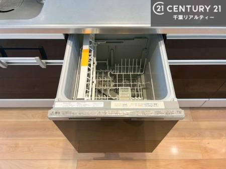 �L�b�`�� �H��@�t���̃L�b�`���ł��I�Z���������r��h�~�Ƃ��đ�ϊ��􂷂�֗��Ȏd�l�ł��I�r���g�C���Ȃ̂ŃL�b�`���̏ꏊ����炸�����X�y�[�X���L���g�����Ƃ��o���܂��I