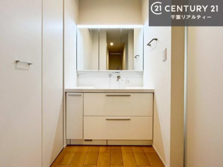 ���ʑ�E���ʏ� �O�ʋ��d�l�̐��ʏ��́A�g�����Ȃ݂����₷������I���͎��[�ɂȂ��Ă��܂��B�h���C���[�₨���ϓ����Еt������̂Ő��ʑ������X�b�L���ƌ����邱�Ƃ��o���܂��I