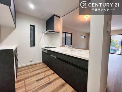 �L�b�`�� ��Ƃ����₷���V�X�e���L�b�`���ł��I���[����������t���Ă���̂ŁA�����X�y�[�X�ɕ���u���Ȃ��čςނ̂ŁA�L�X�g���āA���K�ɍ�Ƃ��ł��܂��I