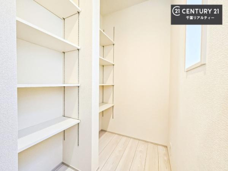 ���[ �p���g���[�t���I���Ă�������A�H�ނ̃X�g�b�N���X�b�L�����ڂ��邱�Ƃ��ł��܂��I
���񌻒n�ł��m���߂��������B