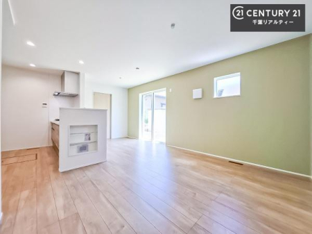 ���r���O �D�����z���܂肪���r���O����ł���ċ��S�n�̗ǂ���Ԃ����o���Ă���܂��I
���R�ƉƑ����W����b��������S�n�悢��ԁI