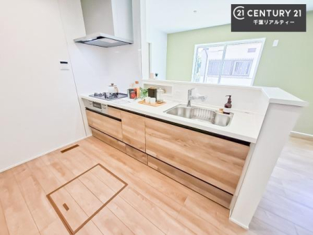 �L�b�`�� ��l�C�̑Ζʎ��V�X�e���L�b�`�����̗p���Ă��܂��I���Ƒ��̃R�~���j�P�[�V���������R�Ƒ�����݌v�ł��B
���q�l�ɂ��ڂ��͂��̂Ŋ������ł��ˁB���[�͂�����܂��I