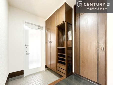 ���� �V���[�Y�{�b�N�X�t���Ȃ̂ŁA���ւ��Еt�����|�������₷���ł��I
�X�b�L���������ւŌ˂��J�����u�ԁA�������̂���S�n������Ԃ��o�}���Ă���܂��B