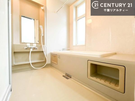 ���� ������Ƃ����������̂���o�X���[���I���K�ȃo�X�^�C��������܂��I
1���̔�����������Ɩ����Ă����f�G�ȃ����N�[�[�V������ԂɂȂ肻���ł��ˁB