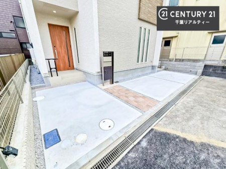 ���ԏ� ���ԃX�y�[�X��2�䕪����܂��I�Z�J���h�J�[�͂������A�o�C�N�⎩�]�ԂȂǂ��u���ꏊ�ɍ���܂���B