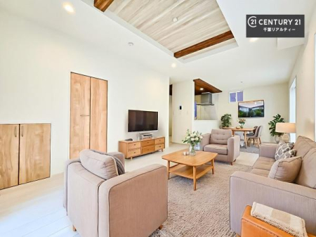 ���r���O �Ƌ��CG�p�[�X�ł��B�J�����̂���L�XLDK�I�\�t�@�[��_�C�j���O�e�[�u����u���Ă������ɂȂ�Ȃ��̂ŉ��K�ɉ߂����܂��I�R�~���j�P�[�V���������₷�����r���O�ł��I