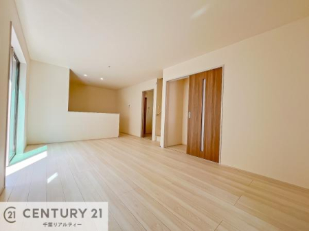 ���d�l�ʐ^(���r���O�j ���r���O�C���K�i�ŃR�~���j�P�[�V���������₷�����r���O�I
�L�X���Ă���̂Ń\�t�@�[��_�C�j���O�e�[�u����u���Ă������ɂȂ炸���K�ɉ߂����܂��I