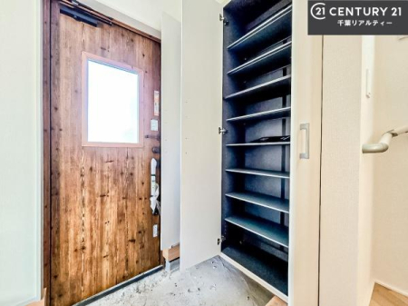 ���� �V���[�Y�{�b�N�X�t���Ȃ̂ŁA���ւ��Еt�����|�������₷���ł��I
�X�b�L���������ւŌ˂��J�����u�ԁA�������̂���S�n������Ԃ��o�}���Ă���܂��B

