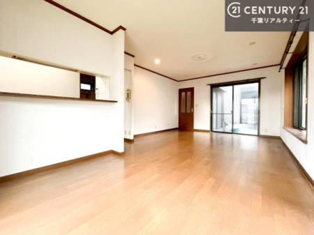 ���r���O ��؂ȉƑ����W�܂邩�炱��LDK�ɂ͂�����肽���B
�q�����������C�ɏ΂��Ȃ��瑖�����Ă���p�����������u�L���Ƃɂ��ėǂ������v�Ǝv���u�Ԃł��B