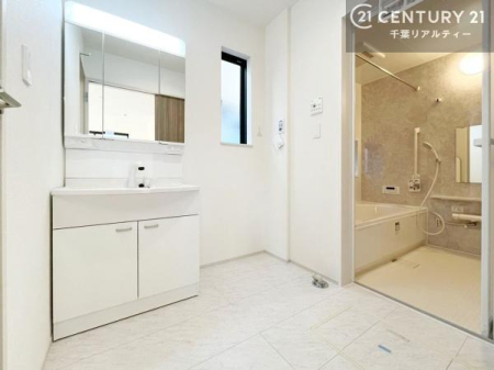 ���ʑ�E���ʏ� �O�ʋ��d�l�̐��ʏ��́A�g�����Ȃ݂����₷������I���͎��[�ɂȂ��Ă��܂��B�h���C���[�₨���ϓ����Еt������̂Ő��ʑ������X�b�L���ƌ����邱�Ƃ��o���܂��I