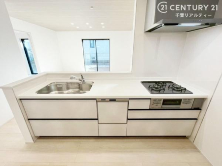 �L�b�`�� ��Ƃ肠�钲���X�y�[�X�ō�Ƃ����₷�����K�ȃL�b�`���ł��I
���q�l�ƈꏏ�ɂ��َq������y���߂�L�X�X�y�[�X�ł��B�y�����������ԂɂȂ肻���ł��ˁI