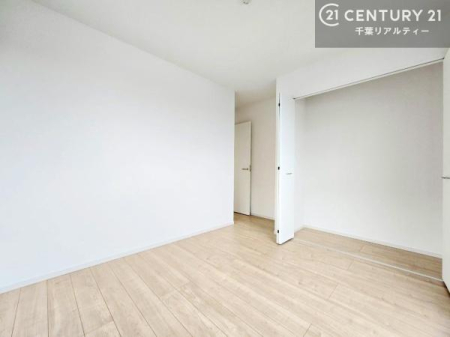 �m�� �L�x�Ȏ��[�X�y�[�X�ŁA�Z��Ԃ�������B
��������}���A��������Ԃ�ۂĂ���[�[���̏Z�܂��ł��B