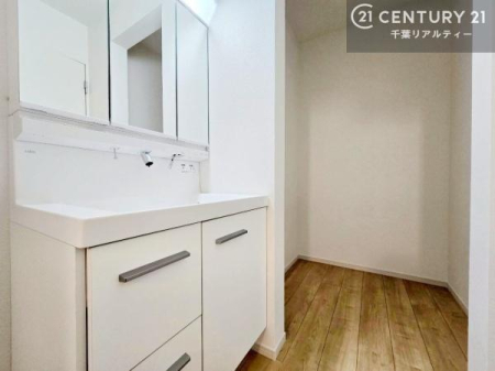 ���[ ���ʏ��ɂ͕֗��ȃ��l�����������B�^�I�����܂̃X�g�b�N������������[�ł��A�Ǝ��������X���[�Y�ł��B