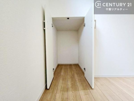 ���[ ���r���O�ɂ͂�����Ƃ������[�X�y�[�X���m�ہB���p�i�⏑�ށA�����ނ���������Еt���A���ł���������Ԃ�ۂĂ܂��B